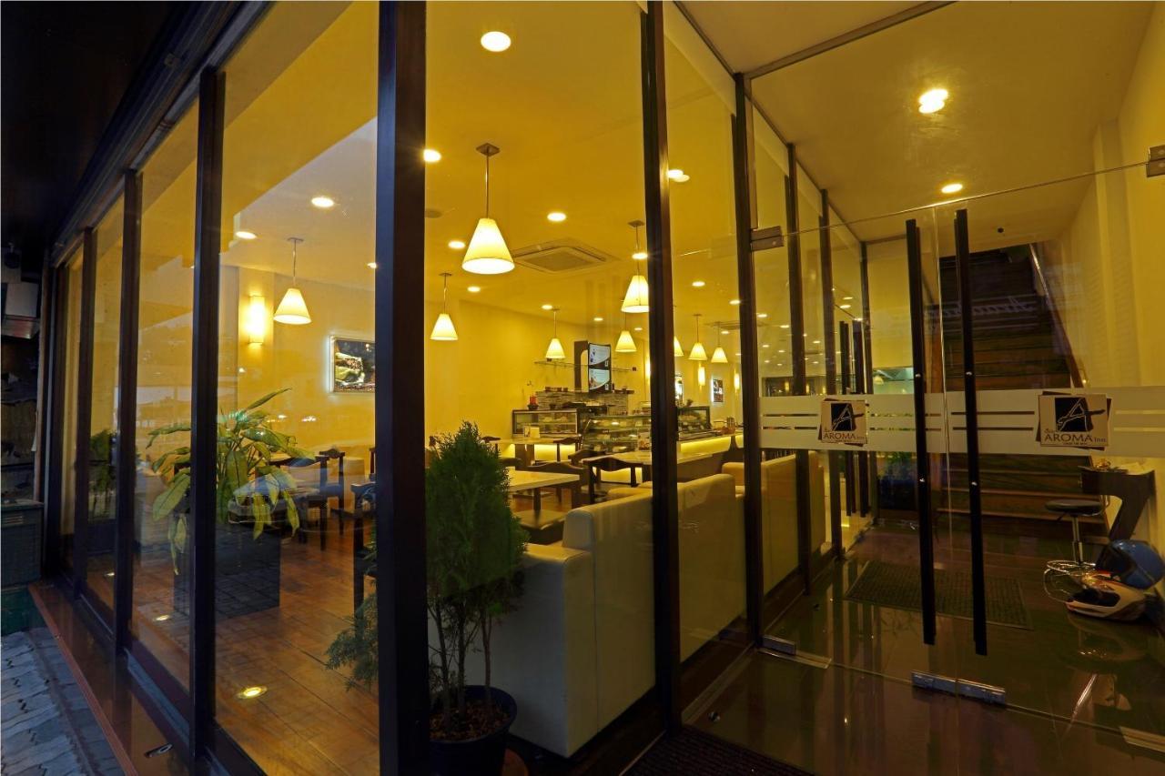 Cafe Aroma Inn Kandy Bagian luar foto