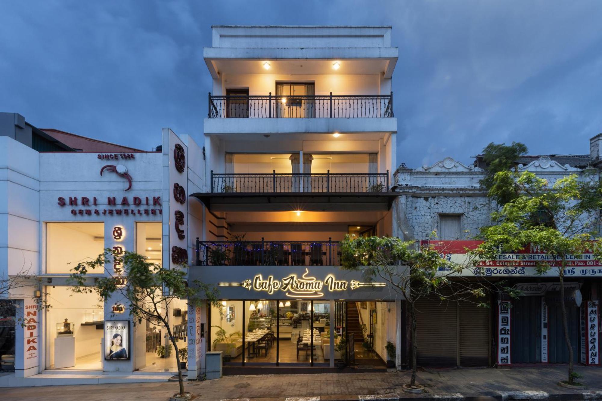 Cafe Aroma Inn Kandy Bagian luar foto