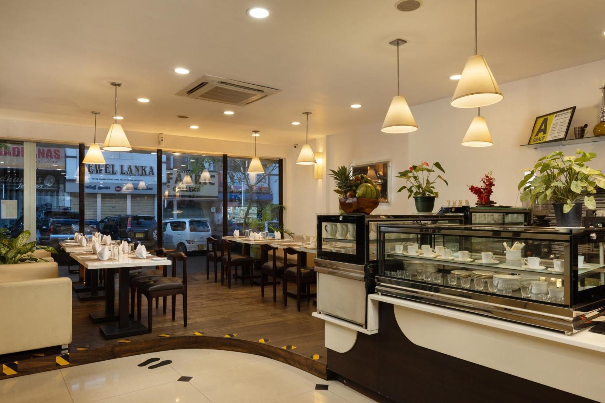 Cafe Aroma Inn Kandy Bagian luar foto