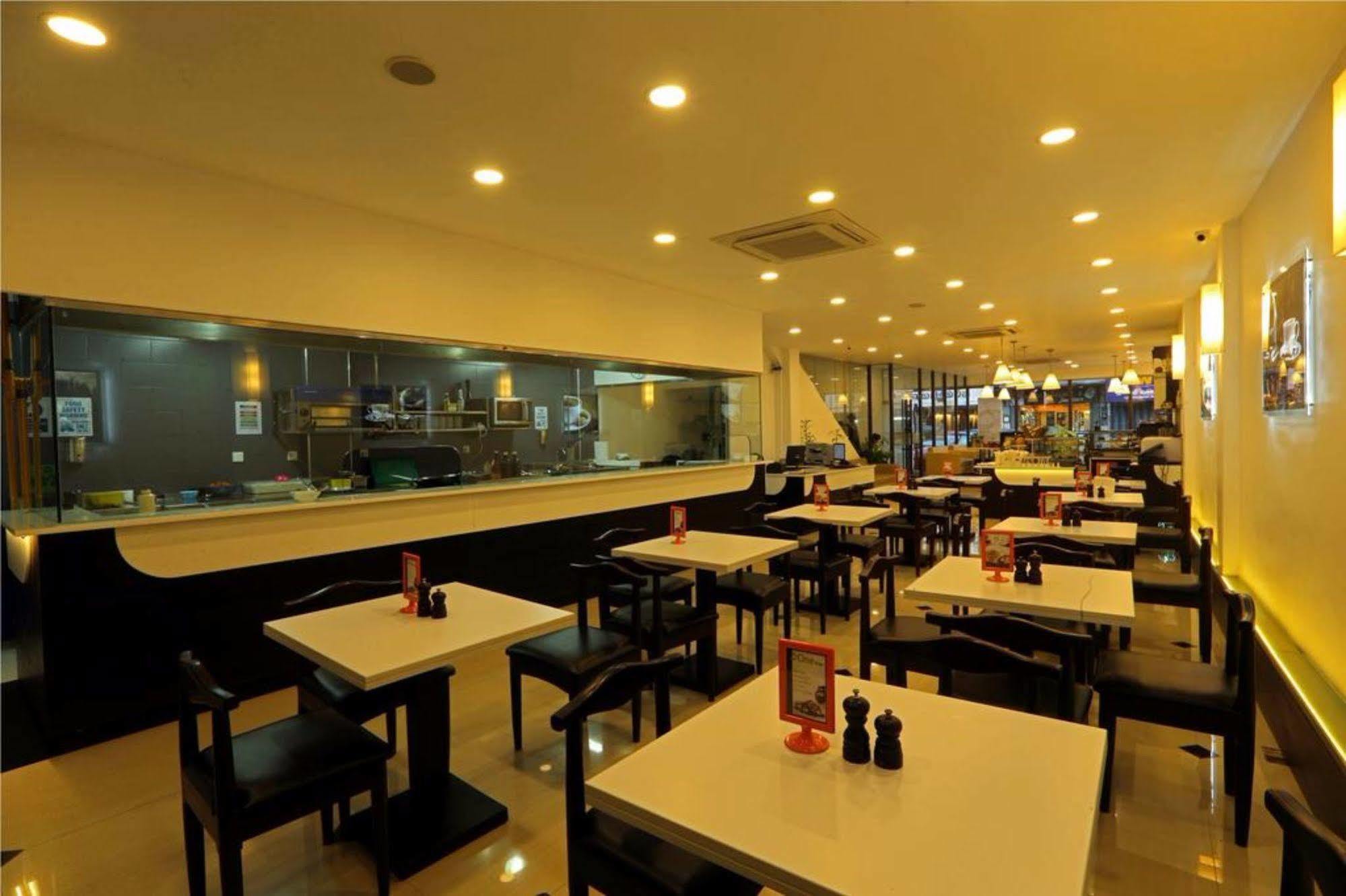 Cafe Aroma Inn Kandy Bagian luar foto