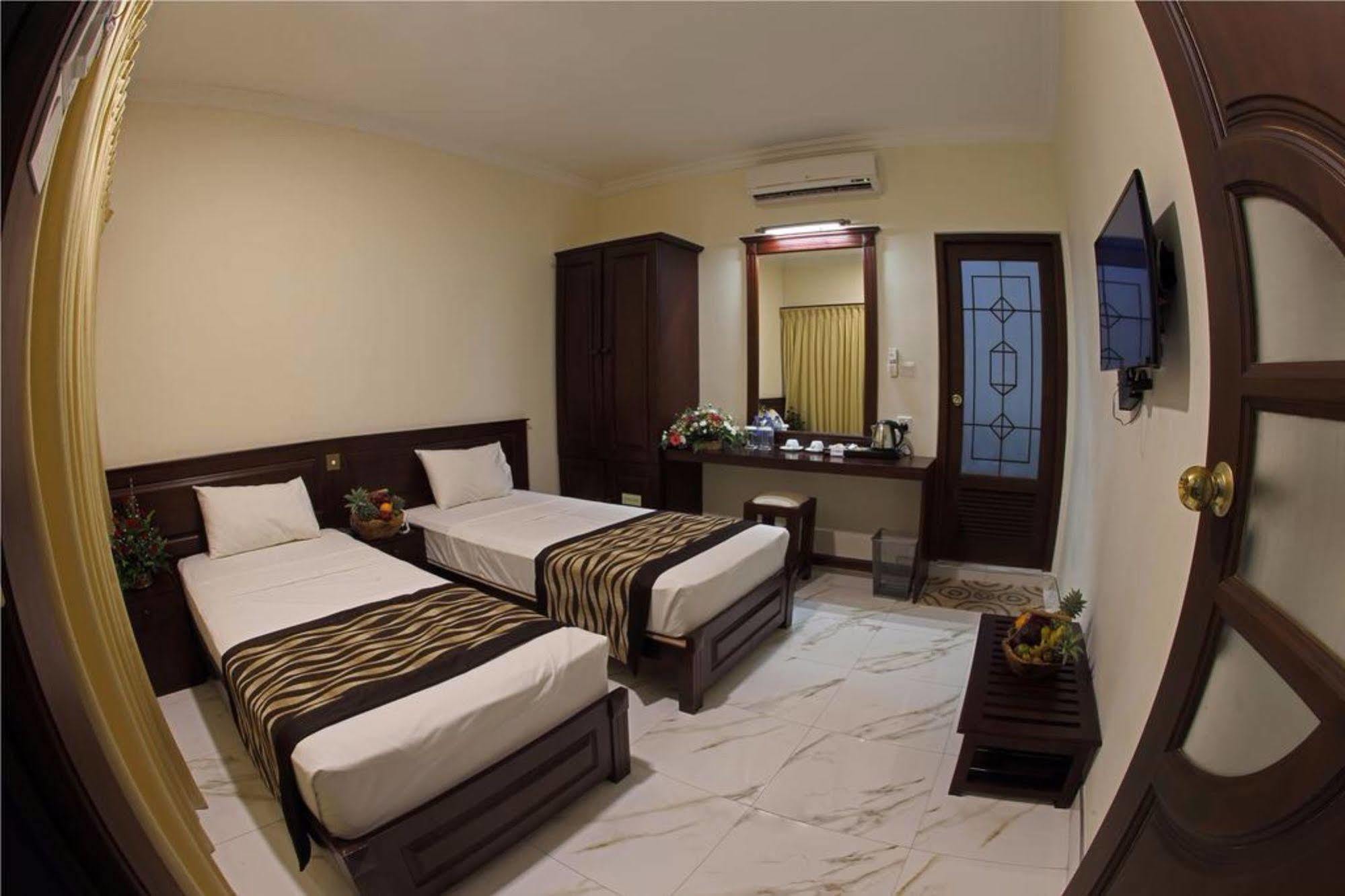 Cafe Aroma Inn Kandy Bagian luar foto