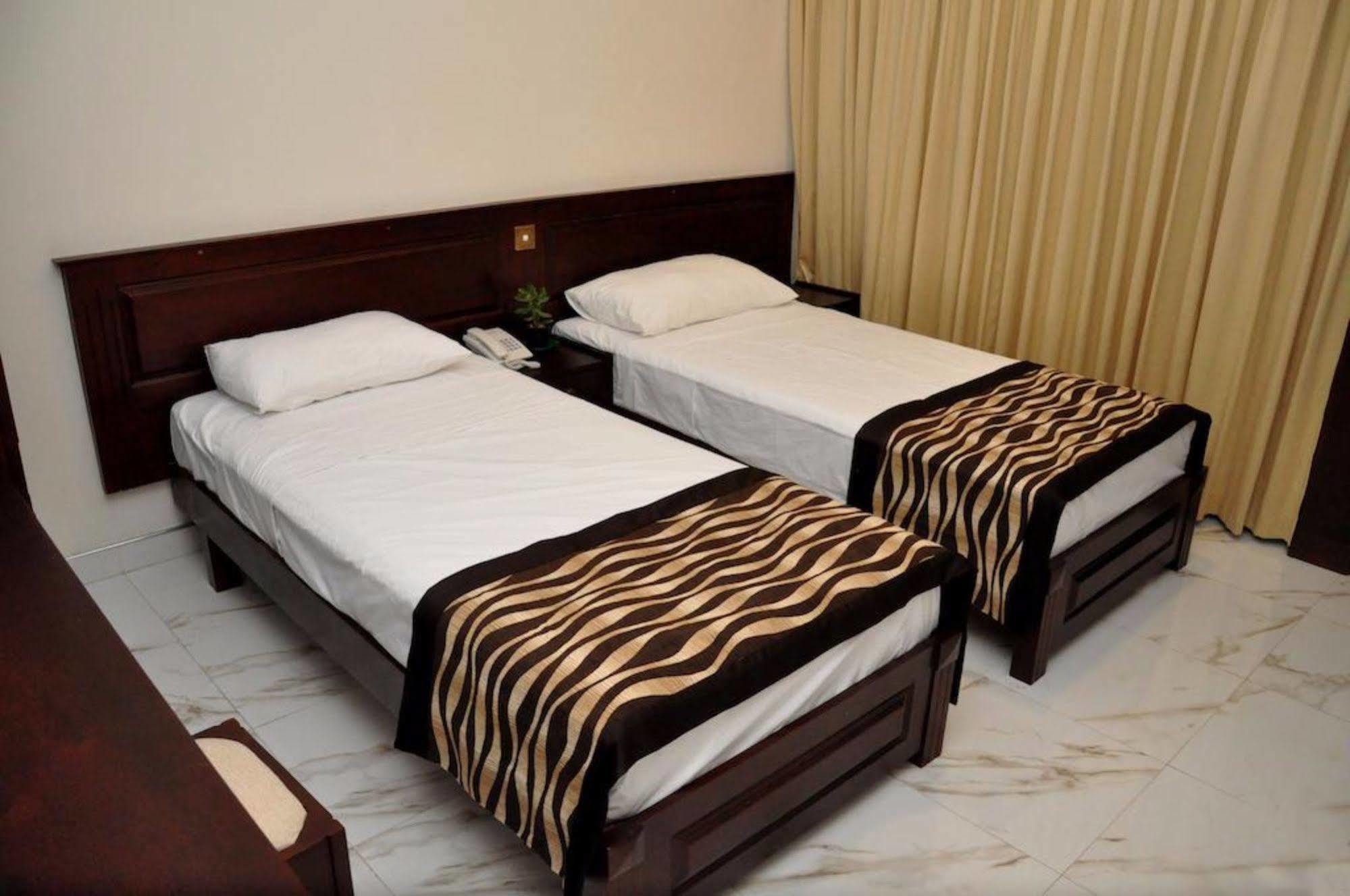 Cafe Aroma Inn Kandy Bagian luar foto