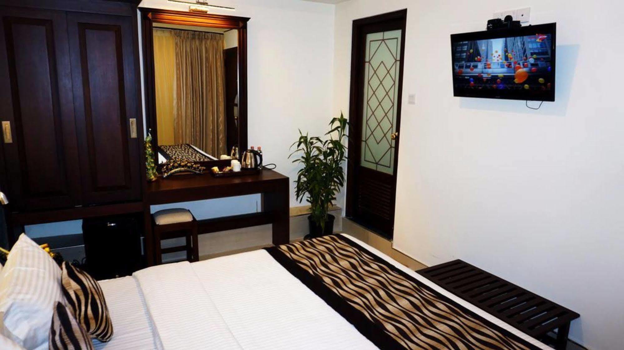 Cafe Aroma Inn Kandy Bagian luar foto