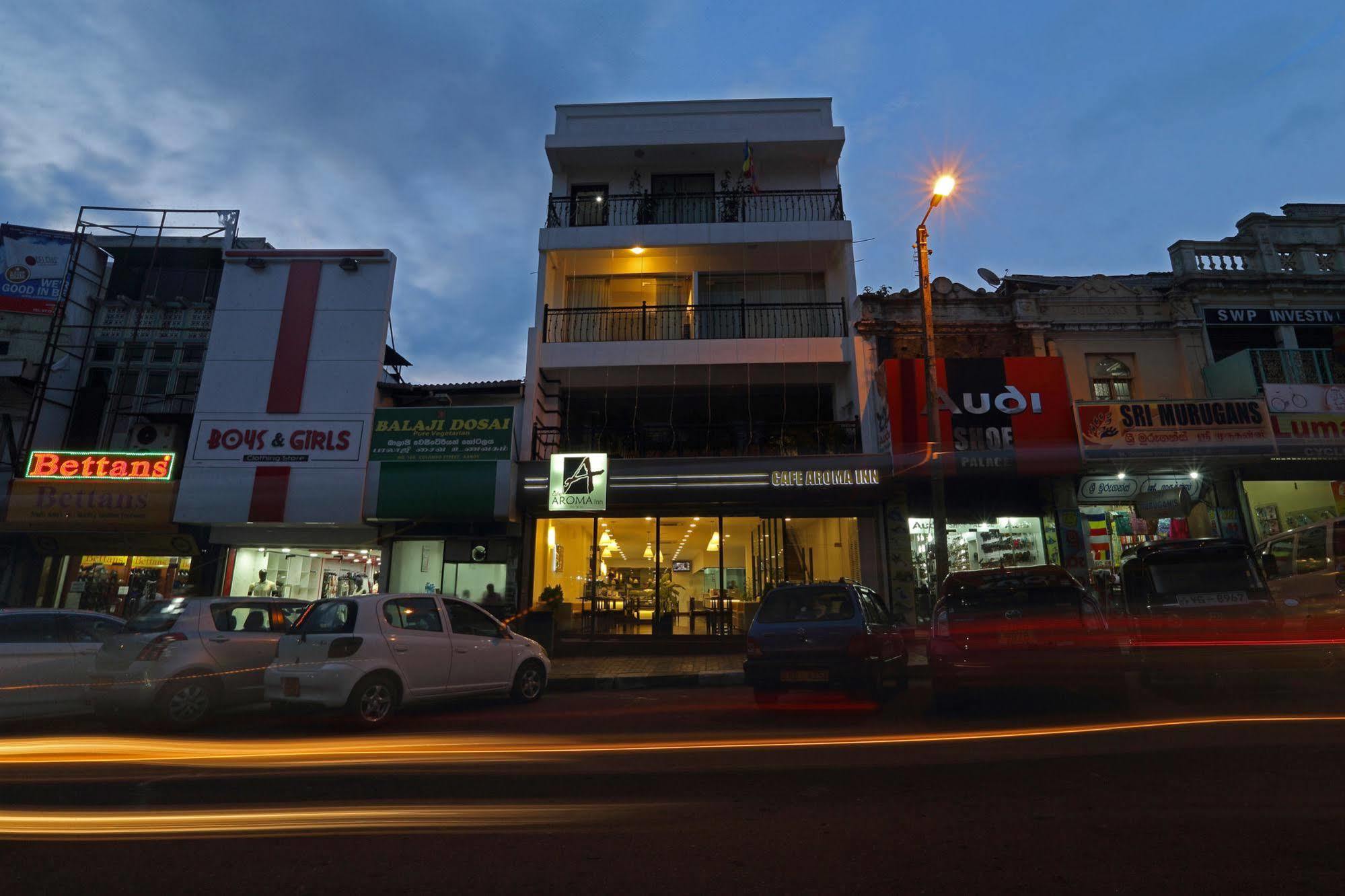 Cafe Aroma Inn Kandy Bagian luar foto